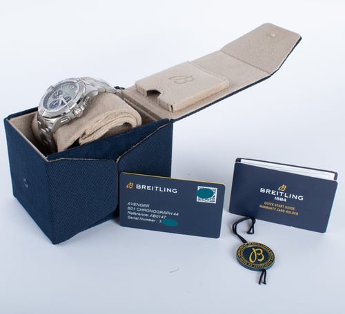 Box / Paper shot of Avenger B01 Chronograph 44