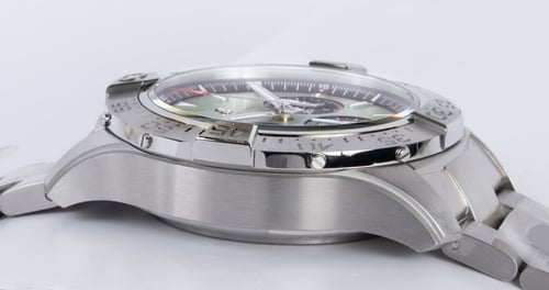 9' Side Shot of Avenger B01 Chronograph 44