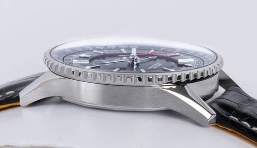 9' Side Shot of Navitimer Auto GMT 41