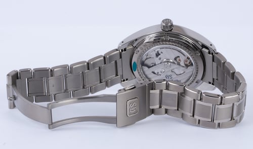 Open Clasp Shot of Heritage 'Snowflake'
