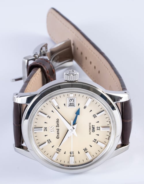 Front View of GMT Elegance