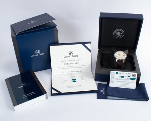 Box / Paper shot of GMT Elegance