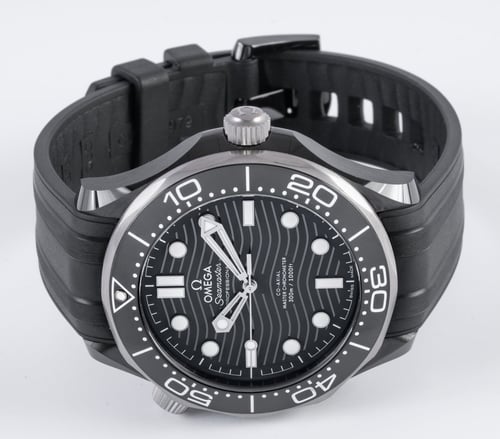 Front View of Seamaster Diver 43.5MM