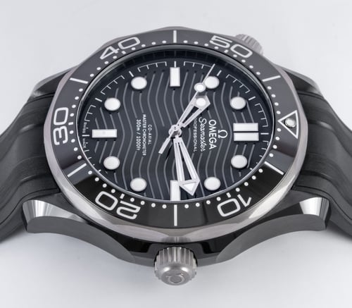 Crown Side Shot of Seamaster Diver 43.5MM