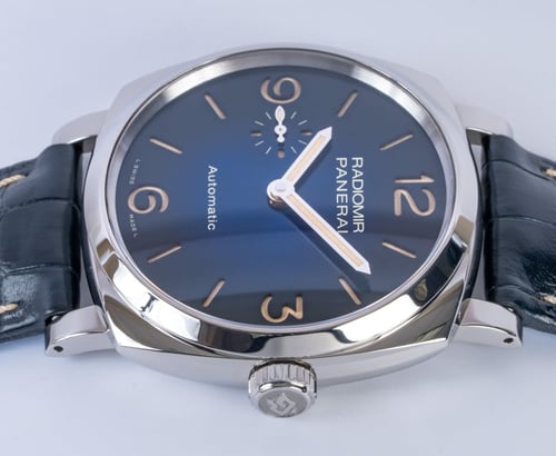 Crown Side Shot of Radiomir 1940 42 Boutique Edition