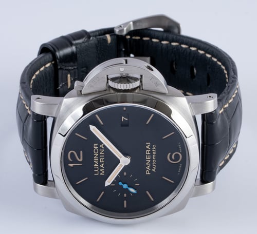 Front View of Luminor Marina 1950 3 Days 42mm