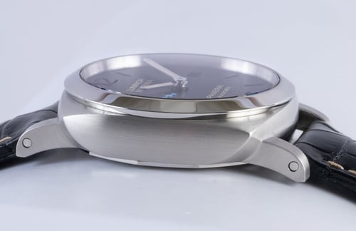9' Side Shot of Luminor Marina 1950 3 Days 42mm