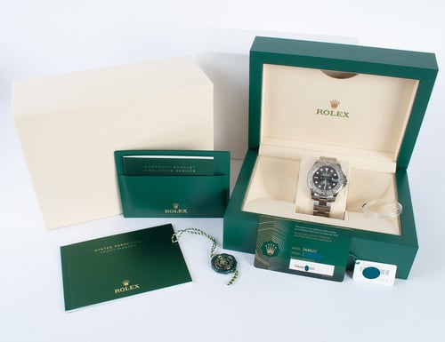 Box / Paper shot of Yacht-Master 37