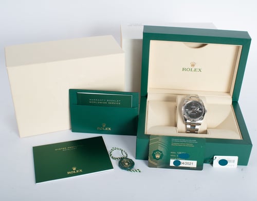 Box / Paper shot of Datejust 41