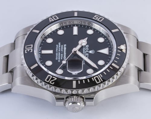 Crown Side Shot of Submariner Date 41