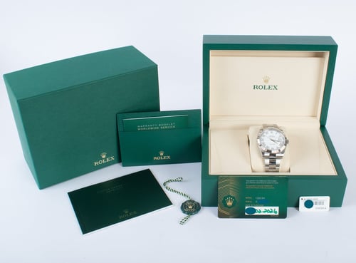 Box / Paper shot of Datejust 41