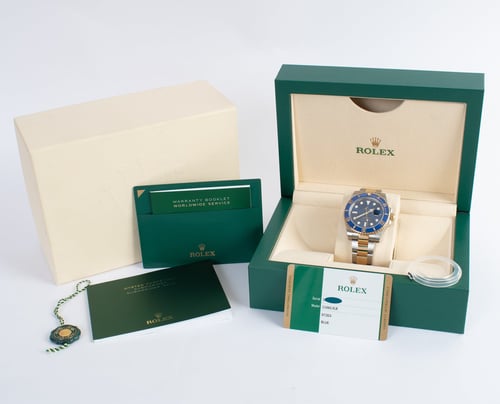 Box / Paper shot of Submariner Date
