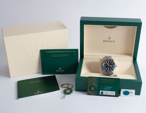 Box / Paper shot of GMT-Master II 'Batgirl'