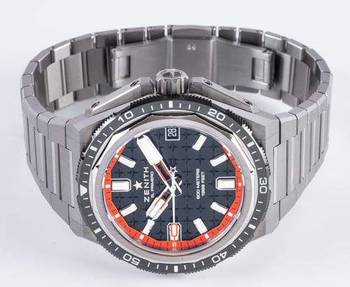 Front View of Defy Extreme Diver