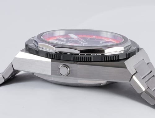 Extra Side Shot of Defy Extreme Diver