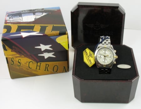 Box / Paper shot of Chronomat