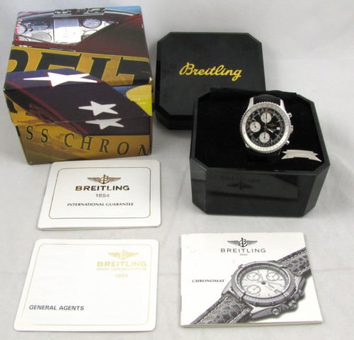 Box / Paper shot of Navitimer