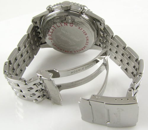 Open Clasp Shot of Navitimer Montbrillant Datora