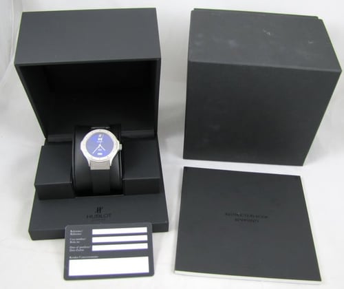 Box / Paper shot of Classic Grand Quantieme