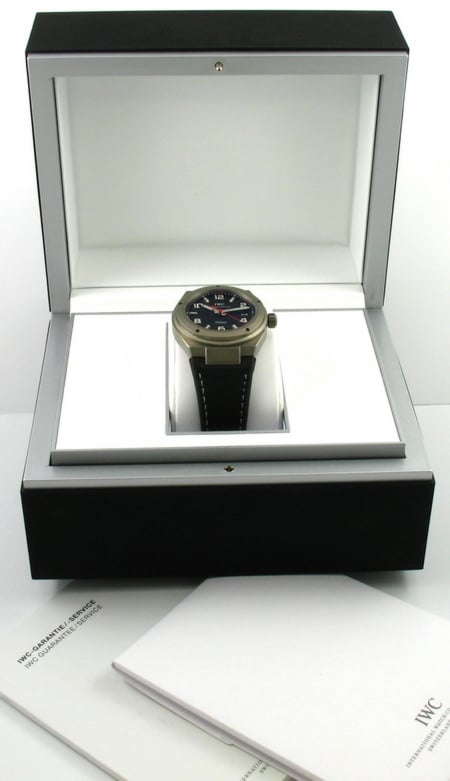 Box / Paper shot of Ingenieur AMG