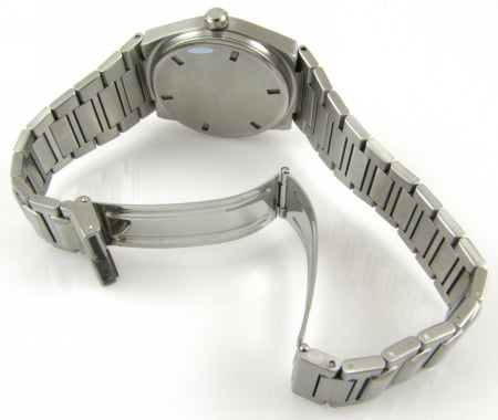 Open Clasp Shot of Ingenieur