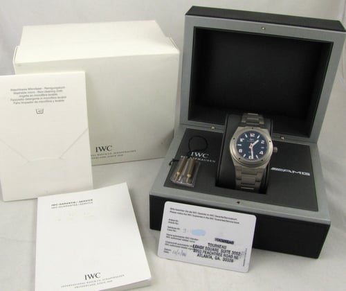Box / Paper shot of Ingenieur AMG