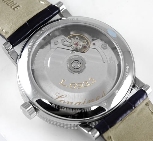 Caseback of Clous de Paris