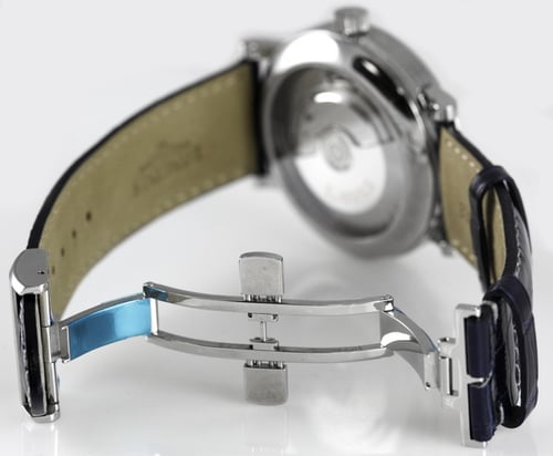 Open Clasp Shot of Clous de Paris