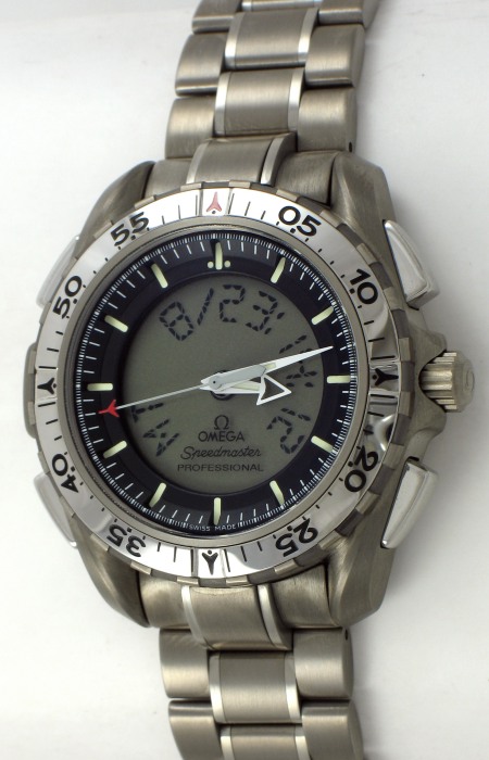 Box / Paper shot of Speedmaster X-33