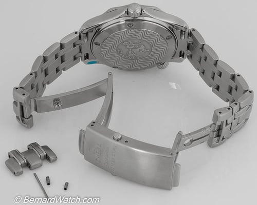 Open Clasp Shot of Seamaster Professional Midsize
