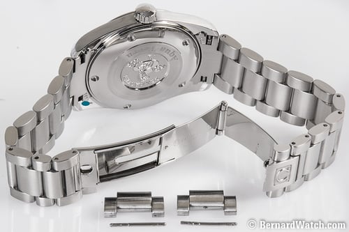 Open Clasp Shot of Seamaster Aqua Terra 36MM