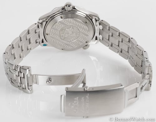 Open Clasp Shot of Seamaster Professional Midsize
