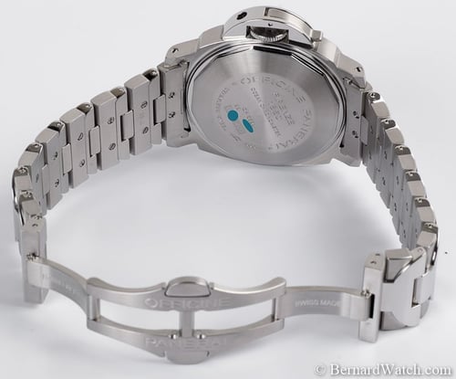 Open Clasp Shot of Luminor GMT
