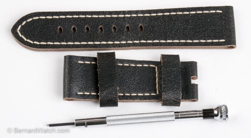 Open Clasp Shot of Luminor Marina 8 Days