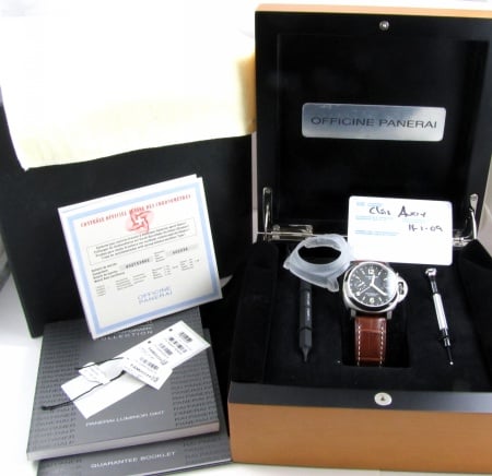 Box / Paper shot of Luminor GMT