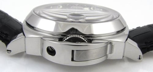 Crown Side Shot of Luminor GMT