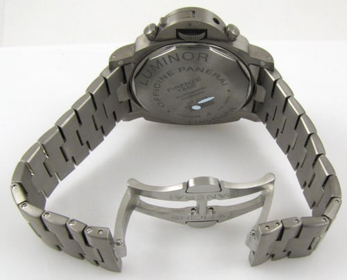 Open Clasp Shot of Luminor Chrono Daylight