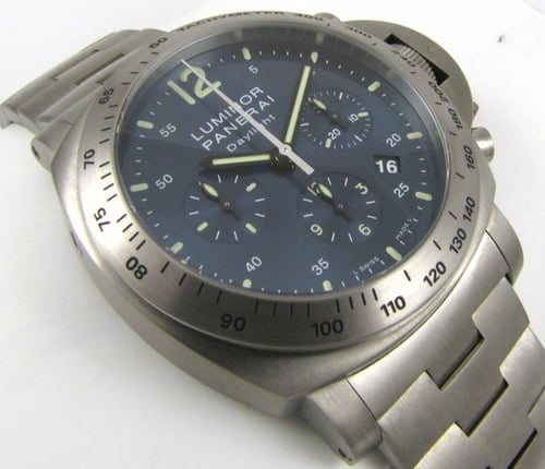 9' Side Shot of Luminor Chrono Daylight