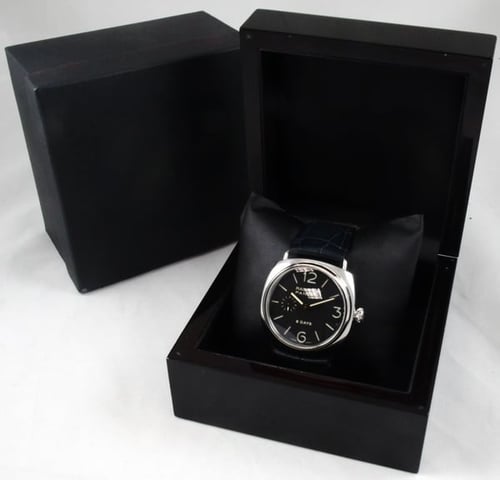 Box / Paper shot of Radiomir 8 Day