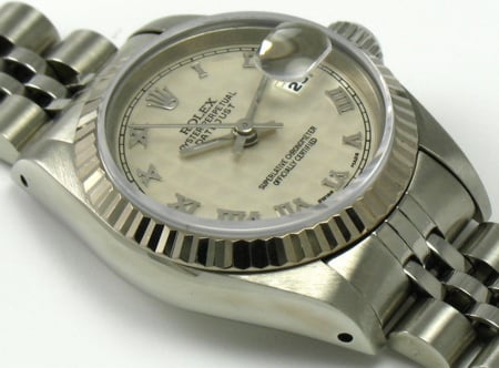 9' Side Shot of Ladies Datejust