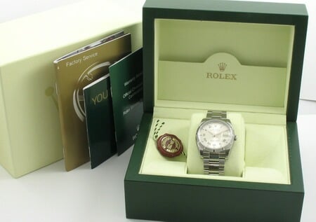 Box / Paper shot of Date