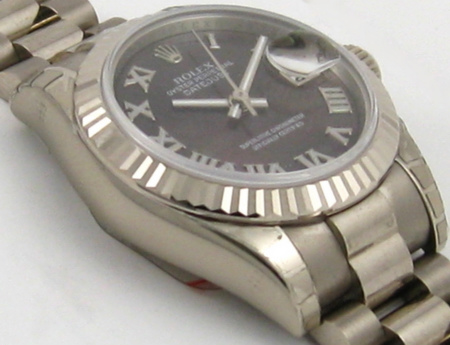 9' Side Shot of Ladies Datejust President