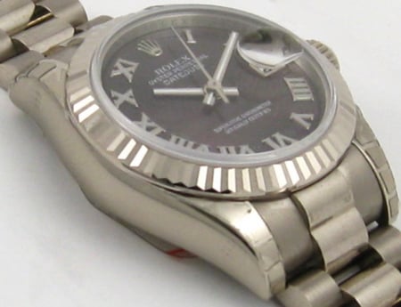 9' Side Shot of Ladies Datejust President