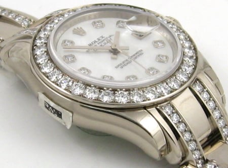 9' Side Shot of Ladies Masterpiece Datejust Pearlmaster