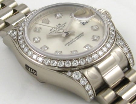9' Side Shot of Ladies Datejust President