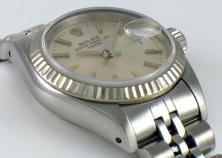 9' Side Shot of Ladies Date