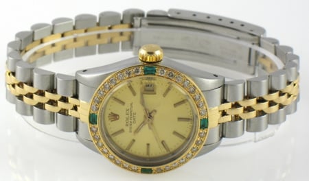Front View of Ladies Date