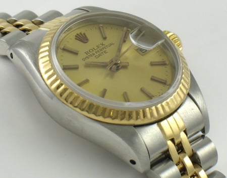 9' Side Shot of Ladies Date
