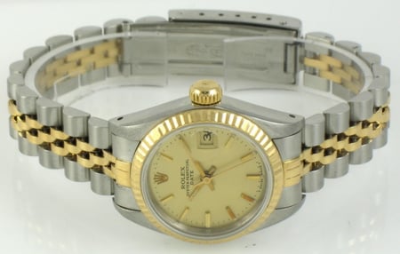 Front View of Ladies Date