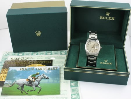 Box / Paper shot of Datejust